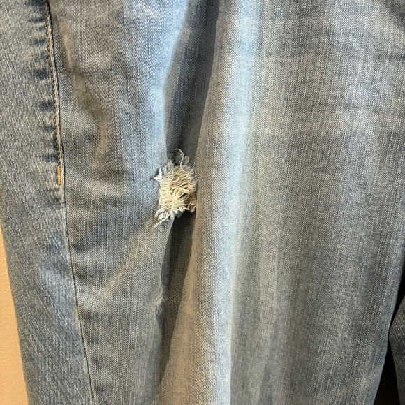 TORRID Sz 16 R Boyfriend Straight Vintage Stretch Light Wash Distressed Jeans - Picture 3 of 11